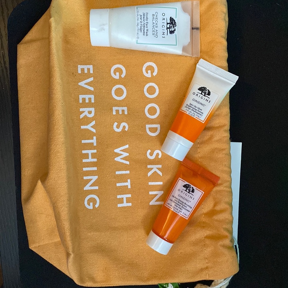 BNWT Origins travel set with bag